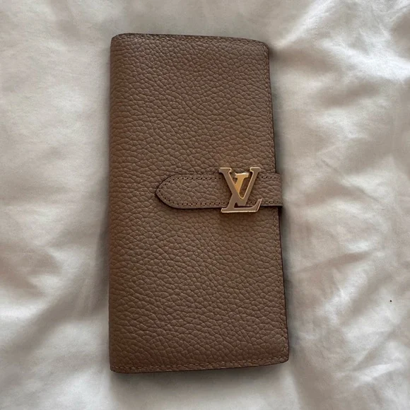 Louis Vuitton Vertical Wallet - Picture 4 of 9
